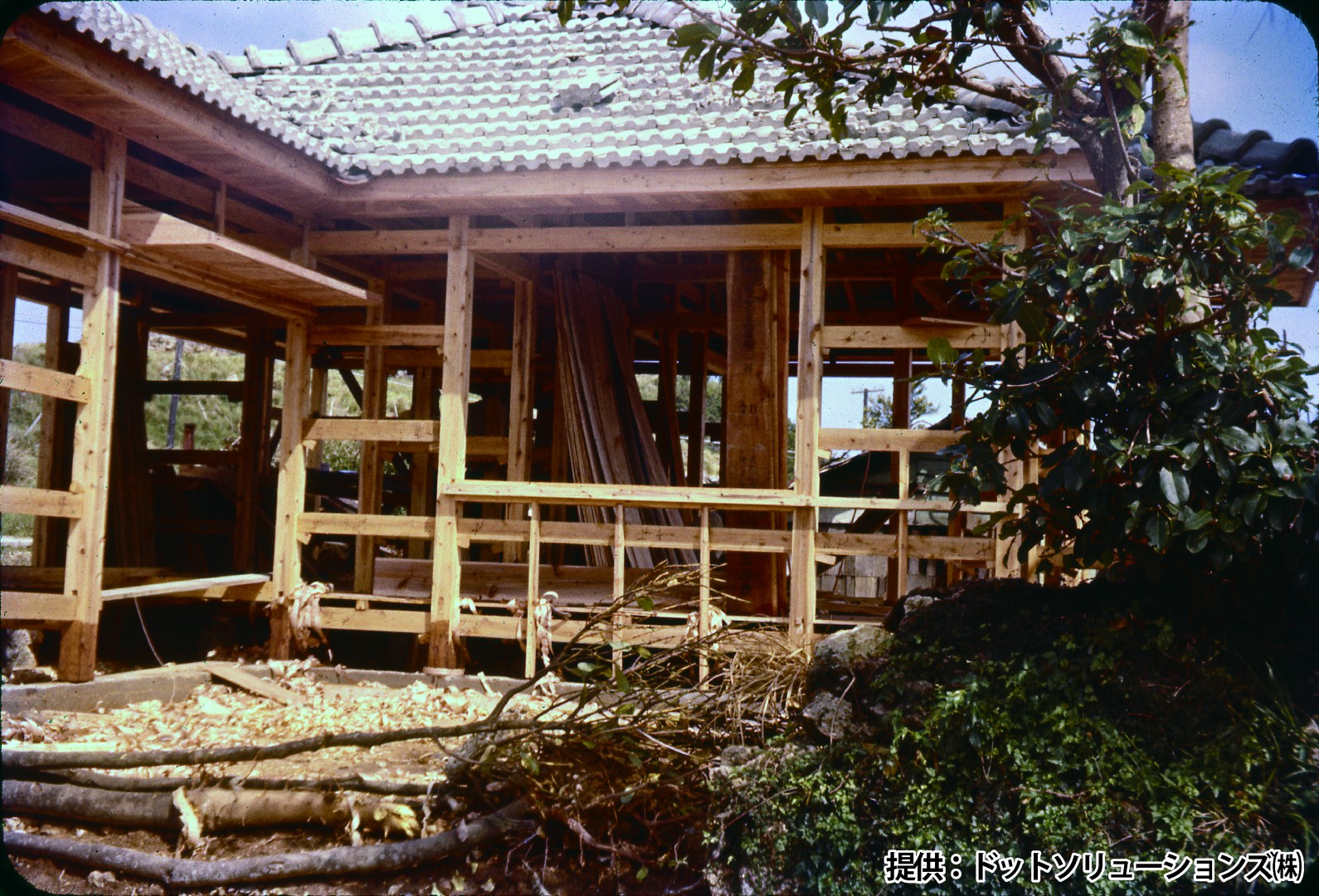 197 建築中の民家